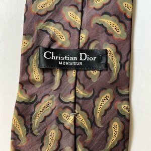 “Vintage 80s/90s Christian Dior Monsieur silk tie”. Paisley pattern.